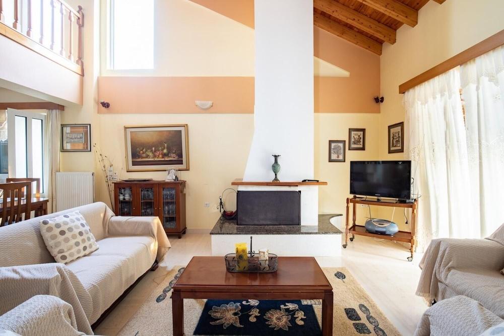 Neromilos Harmony - Roussis Residence