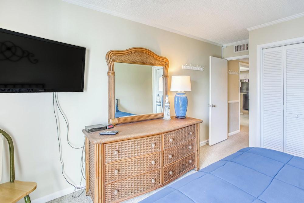 Walk to Beach: Myrtle Beach Condo w/ Pool Access!