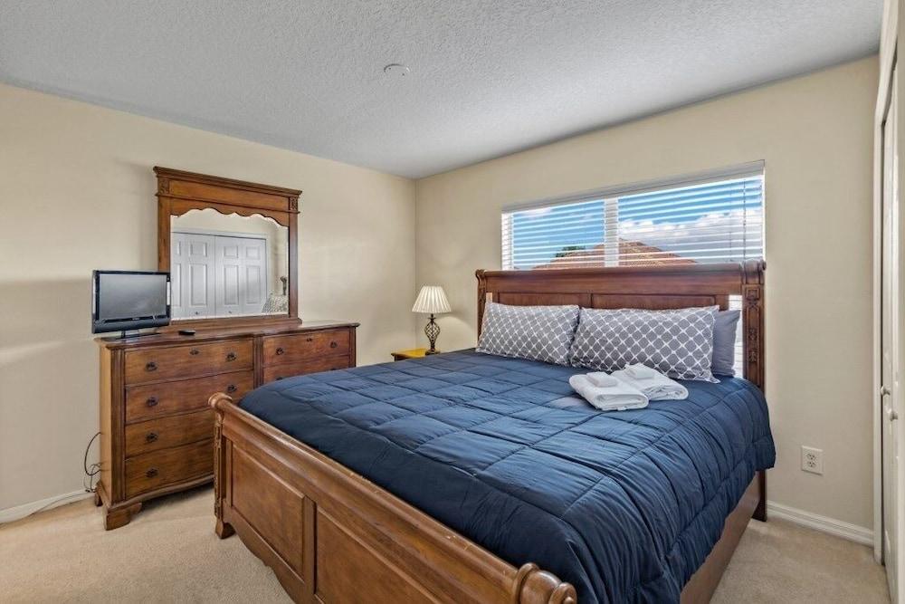 Family Ready In Gated Community Near Attractions 5 Bedroom Villa by RedAwning