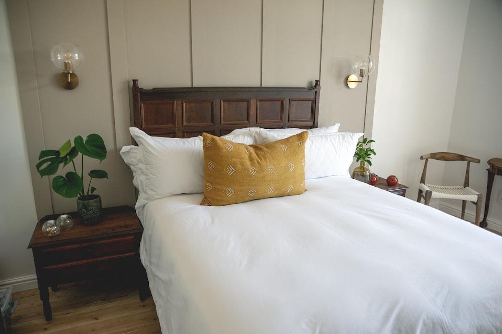 The Grand Hotel Robertson