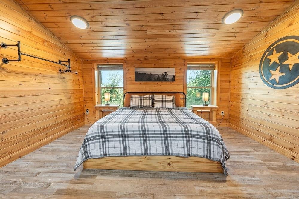 Dolly's Lodge # 3 2 Bedroom Condo by RedAwning