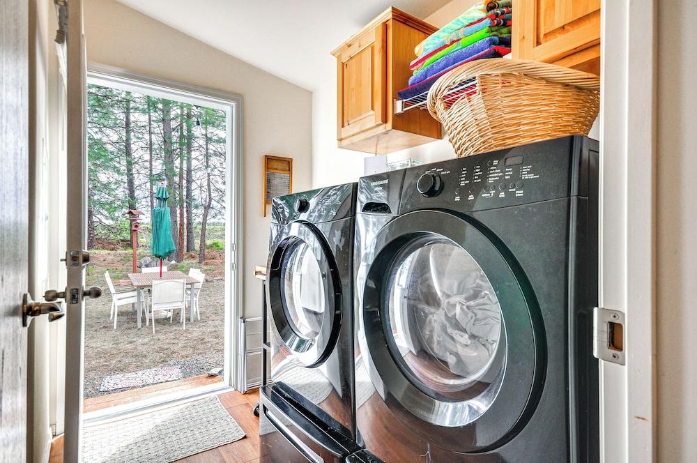 Oregon Cabin on Pine Hollow Reservoir w/ Mtn View!