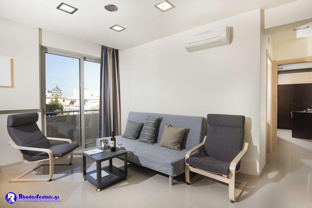 Rhodes Central Suite