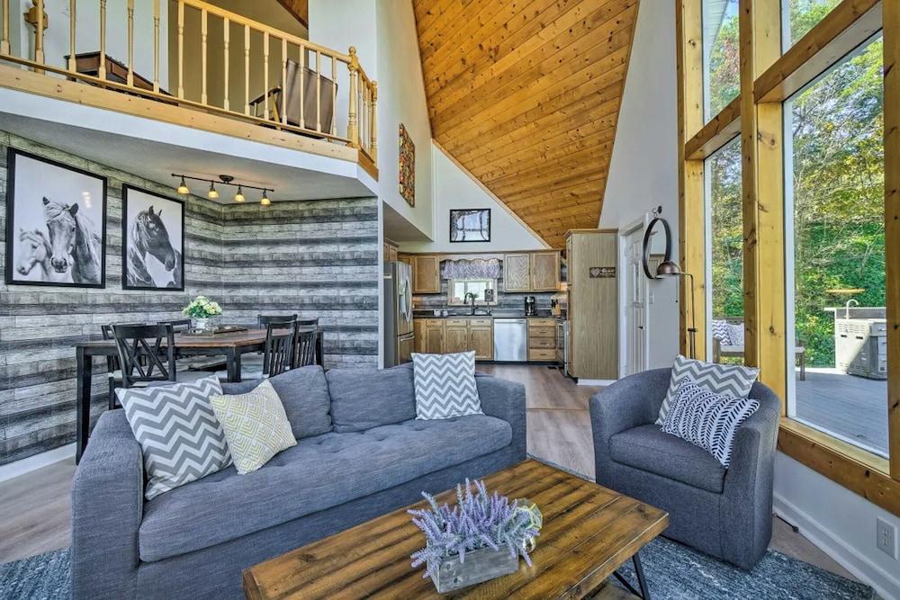 Smoky Mountains Cabin w/ Lake Access & Game Room!