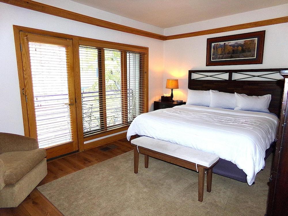 Chateau DuMont Oversized 2 Bed 2 Ba CDMR