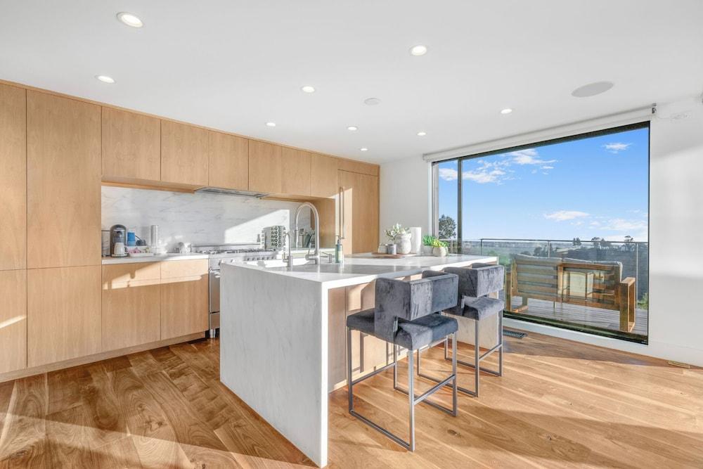 Summitridge - An Elegant Estate With Unobstructed City and Ocean Views