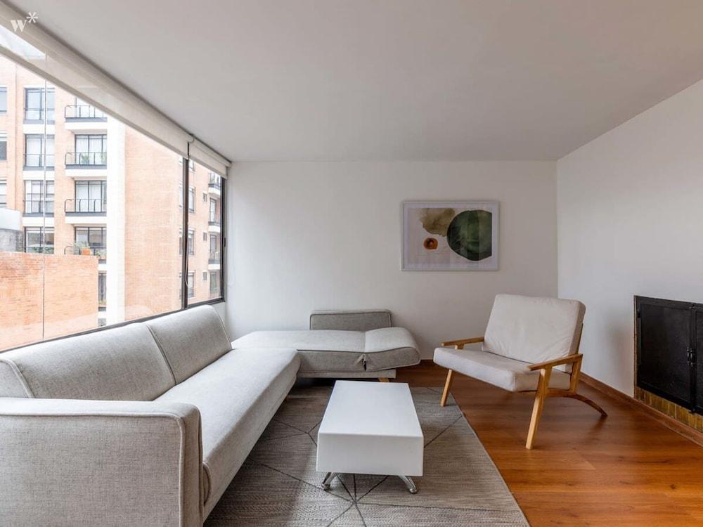 w Upscale 1BR in Cabrera