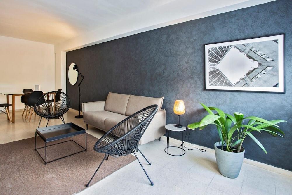 Modern 2BR In La Cresta