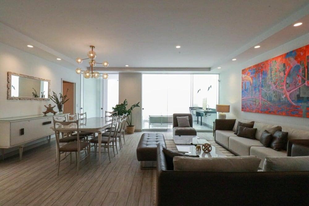 w Stunning House in the Heart of Barranco