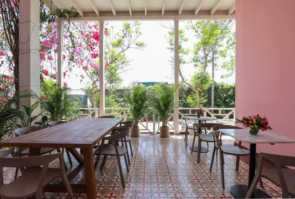 w Astonishing Casa Centenario in Barranco