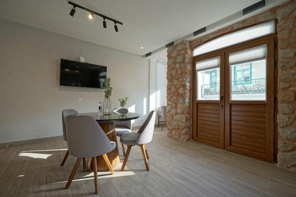 w Lively 1BR in Casco Viejo