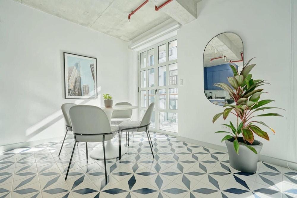 w Cozy 2BR in Plaza Herrera