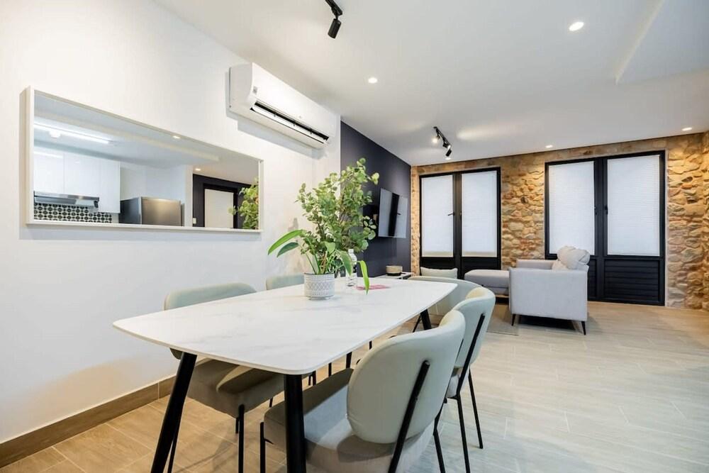 w Fantastic 1BR in Casco Viejo