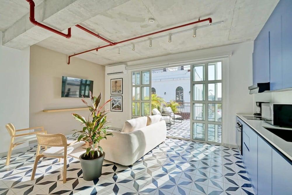 w Splendid 2BR With Terrace in Plaza Herrera