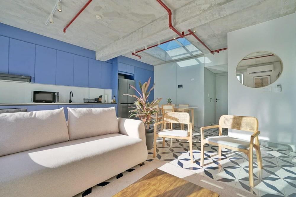 w Splendid 2BR With Terrace in Plaza Herrera