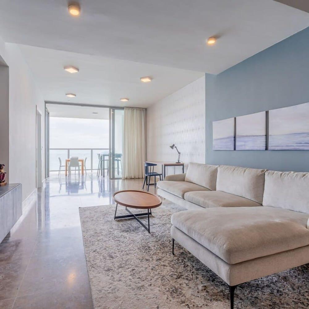 w Stunning 2BR With Terrace in YOO