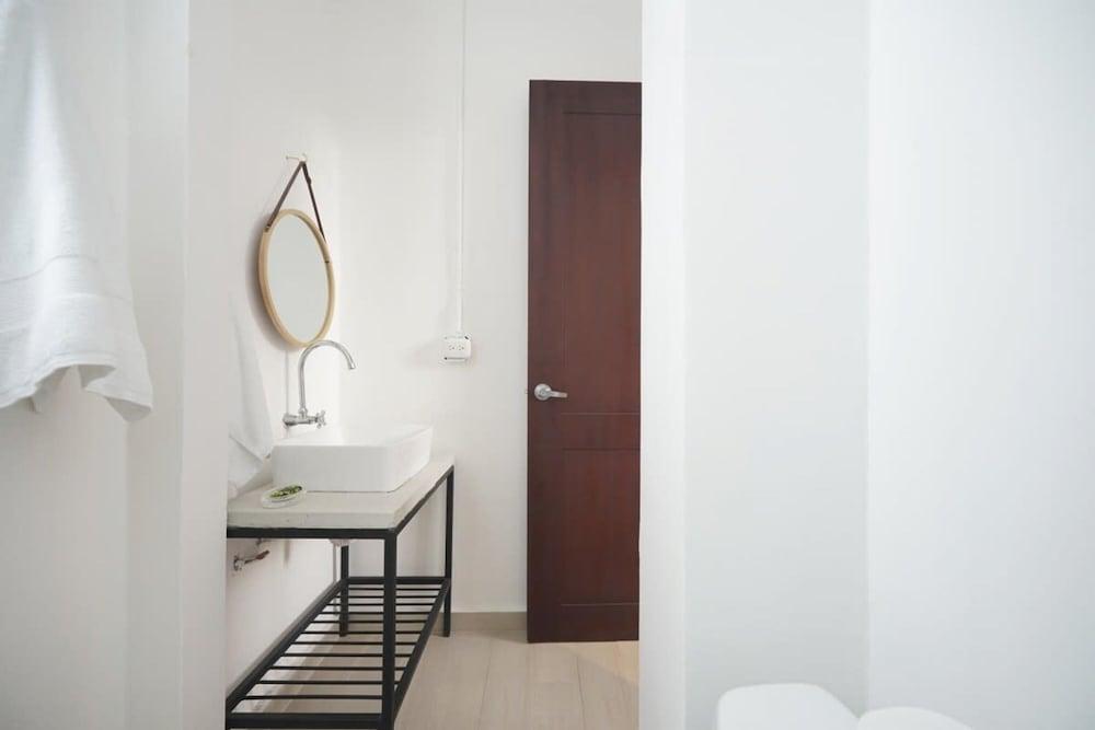 w Spectacular 1BR in Casco Viejo