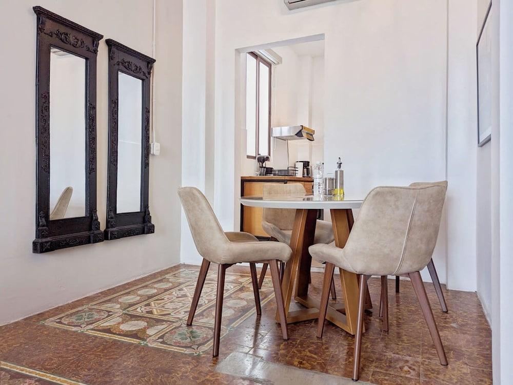 w Upscale 1BR in Casco Viejo