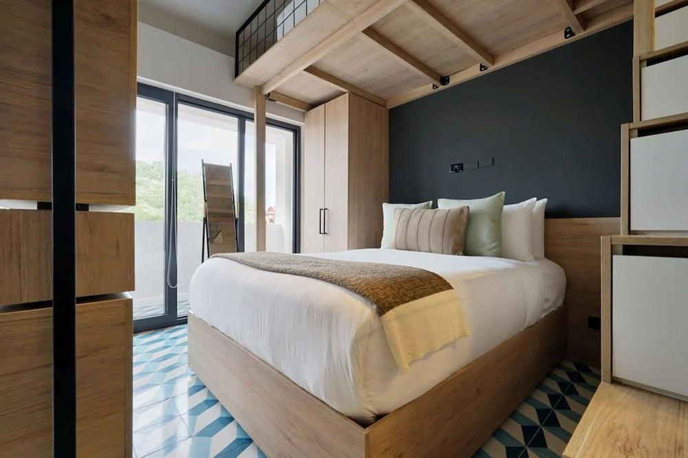 w Comfy Loft in Santa Ana