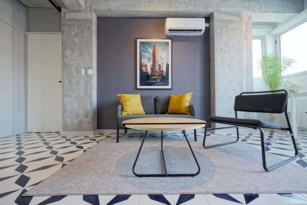 w Cool 1BR With Private Terrace in Plaza Herrera