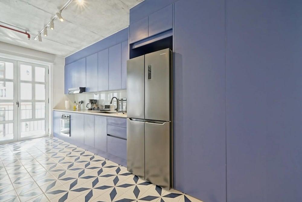 w Stylish 2BR in Plaza Herrera