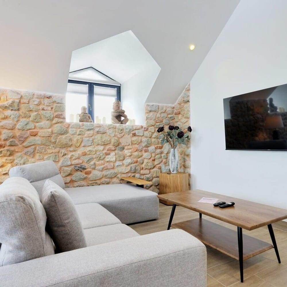 w Fancy 1BR With Private Rooftop in Casco Viejo