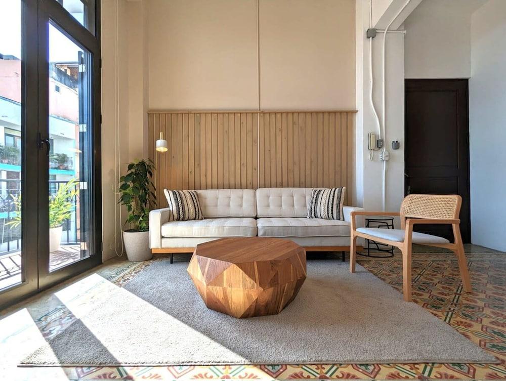 w Artistic 1BR in Casco Viejo