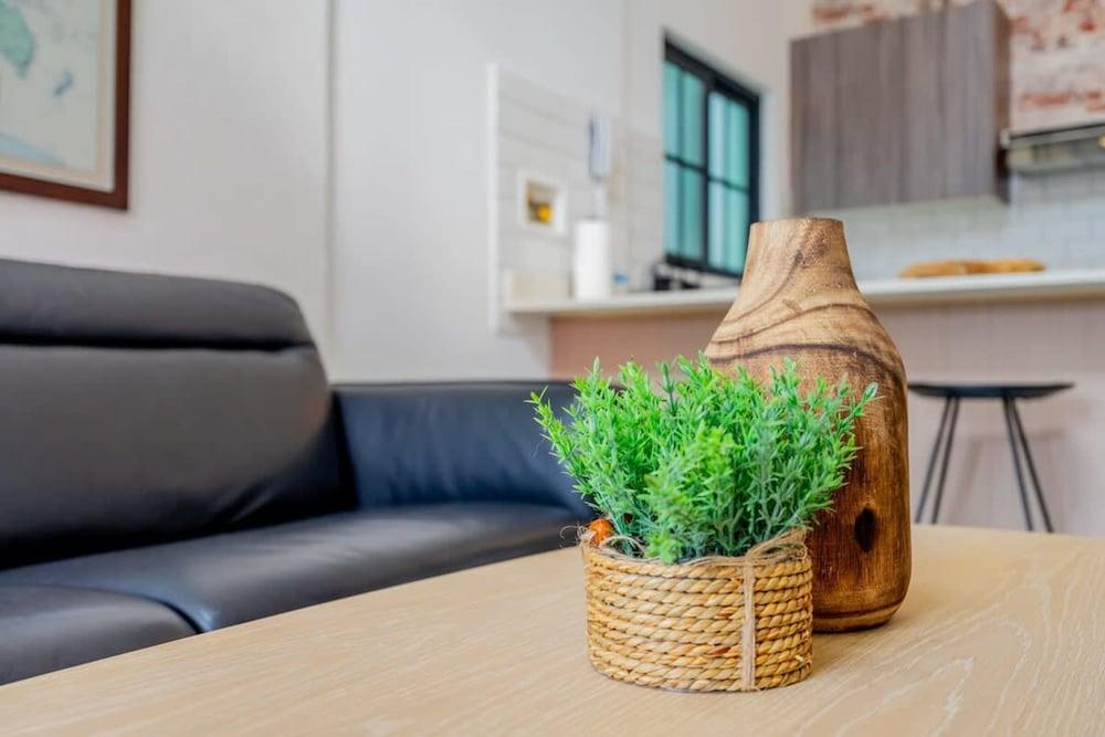 w Cozy 1BR in Santa Ana