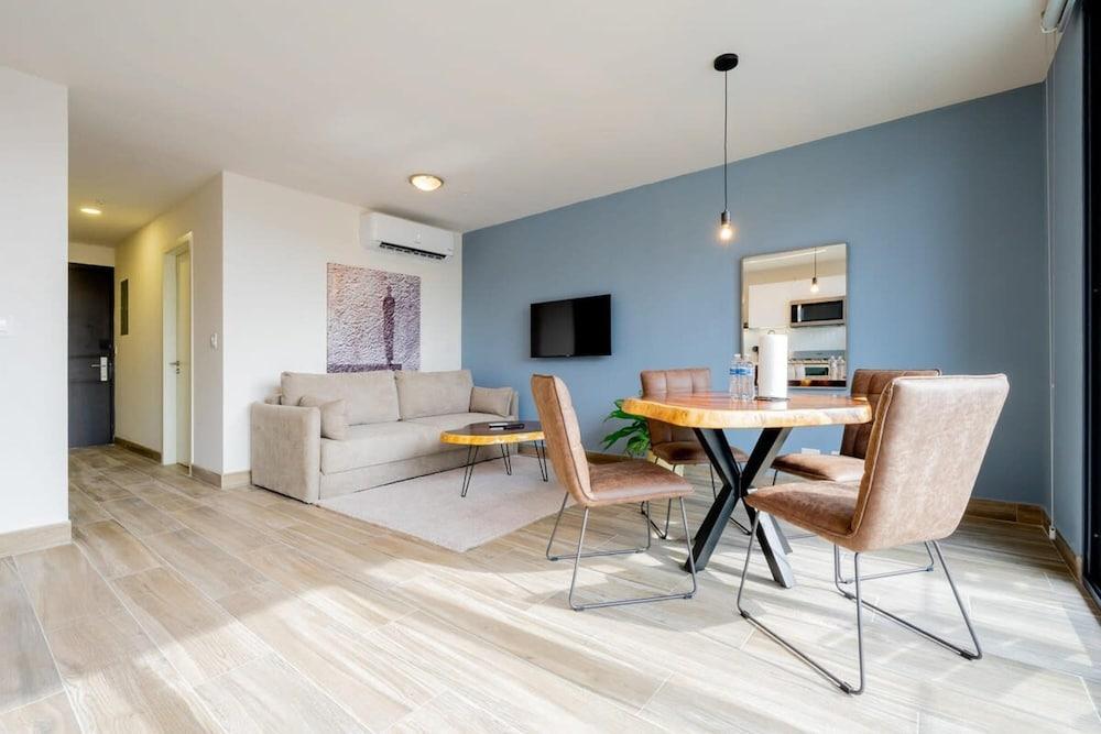 Cozy 1BR With Balcony in Santa Ana