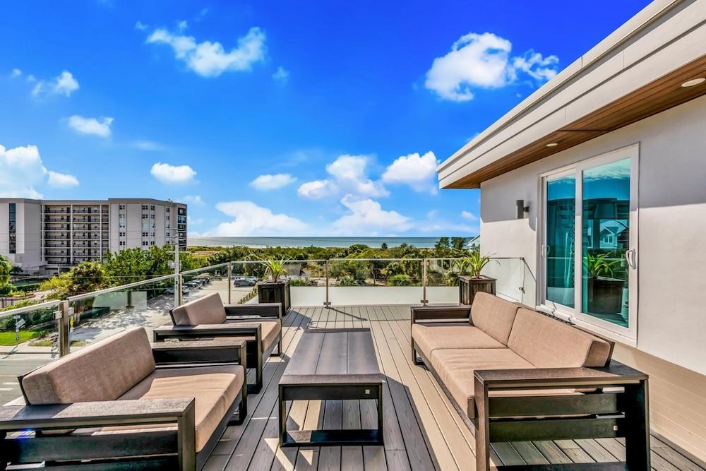 The Upper Deck in Siesta Key