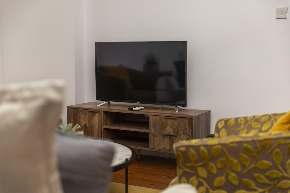 1-80 Collection Apt 101