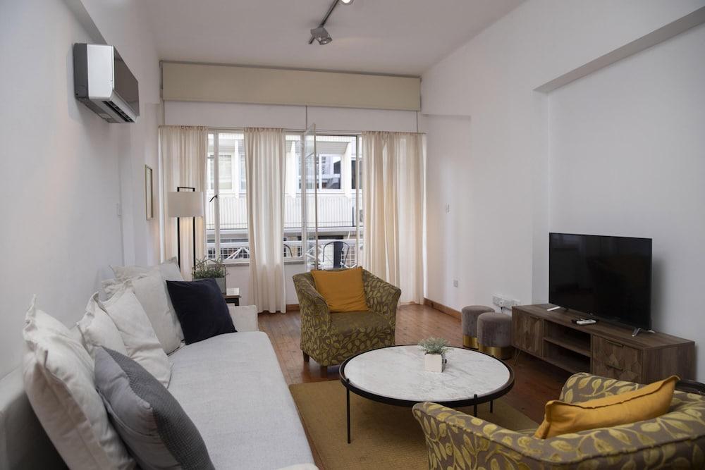 1-80 Collection Apt 101