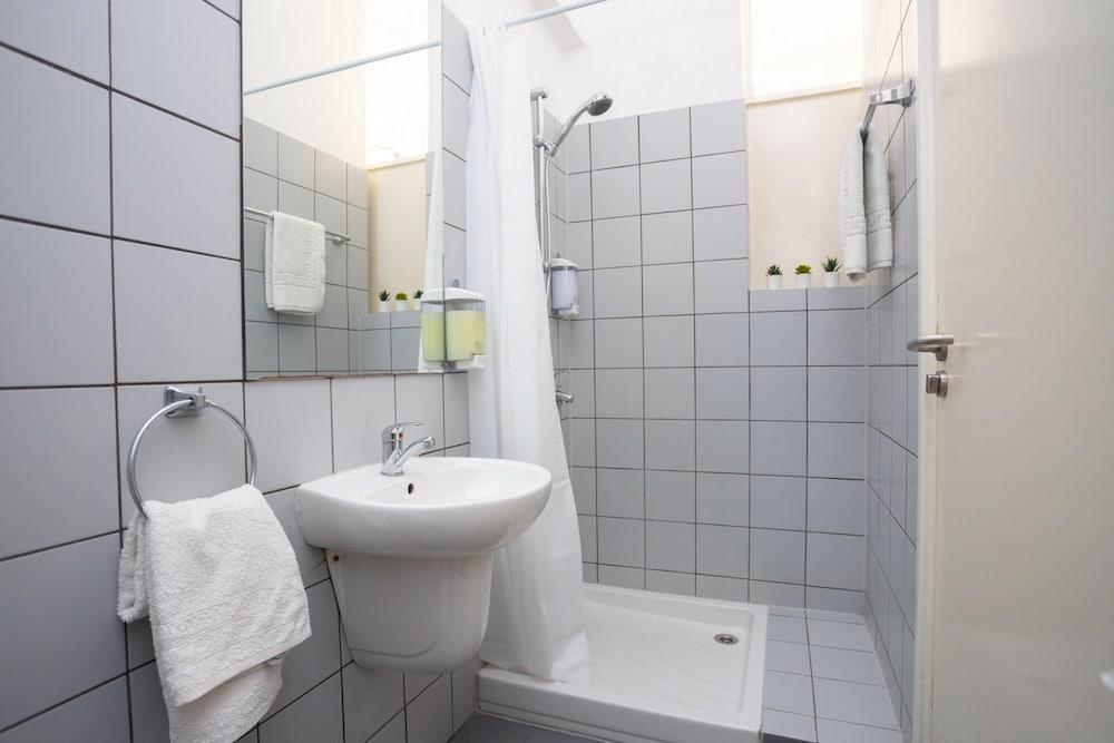 1-80 Collection Apt 301