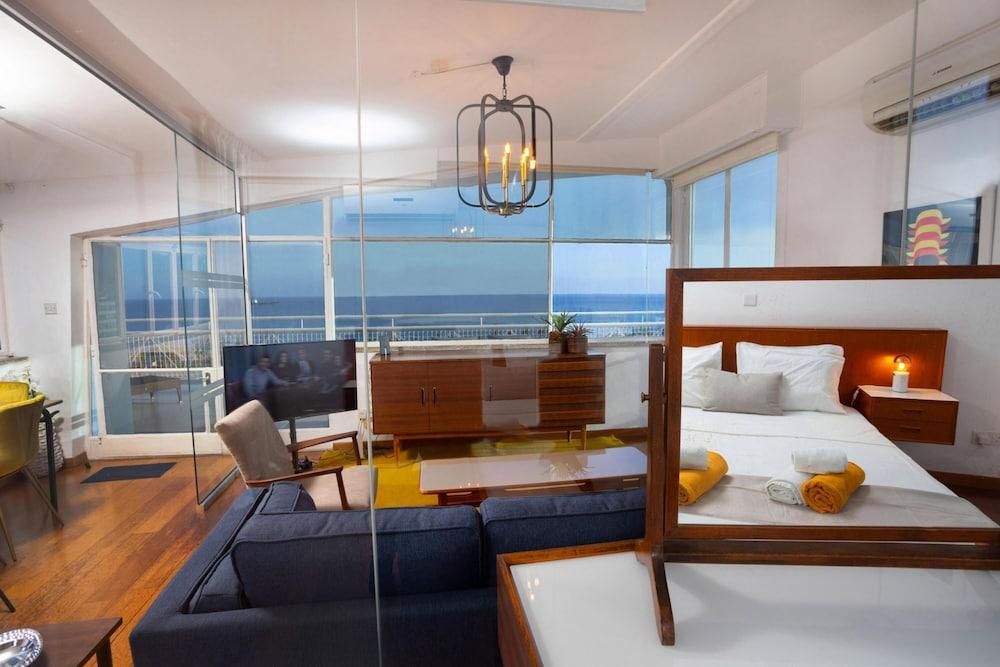 1-80 Collection 601 Penthouse