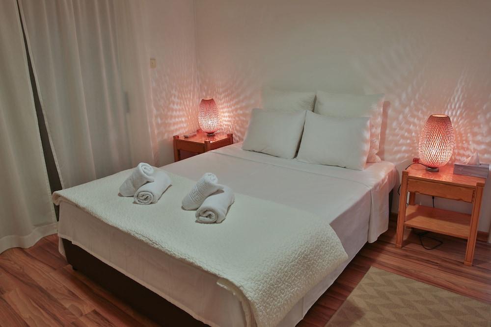 Nestor Hillside House