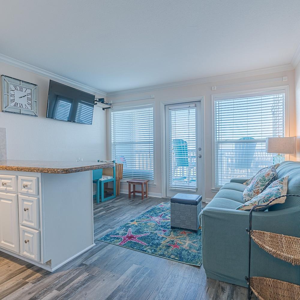 Great Pools and Easy Access to Ocean - Get Beach Dazed