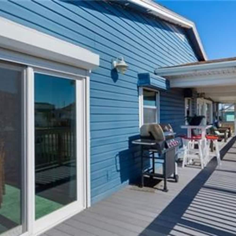 Walk to the Beach Ocean Views Yard Game Room