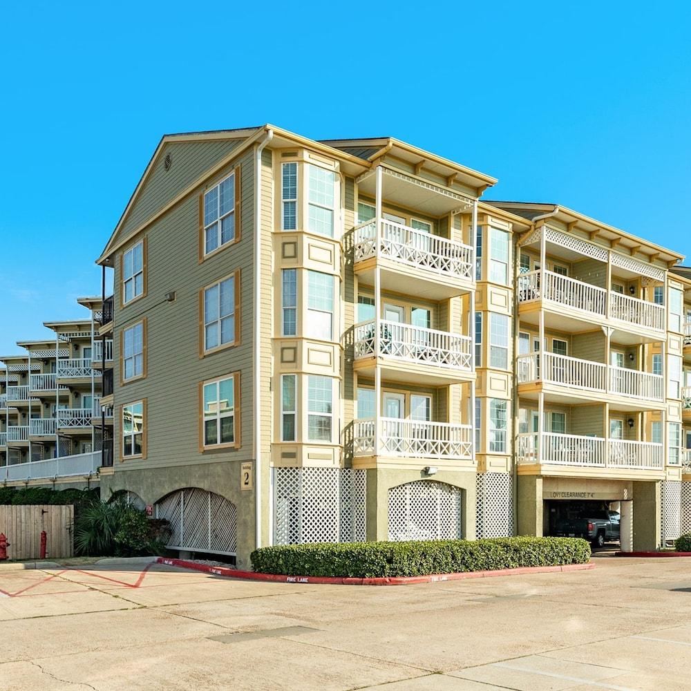 Seaside and Breezy Condo at the Victorian