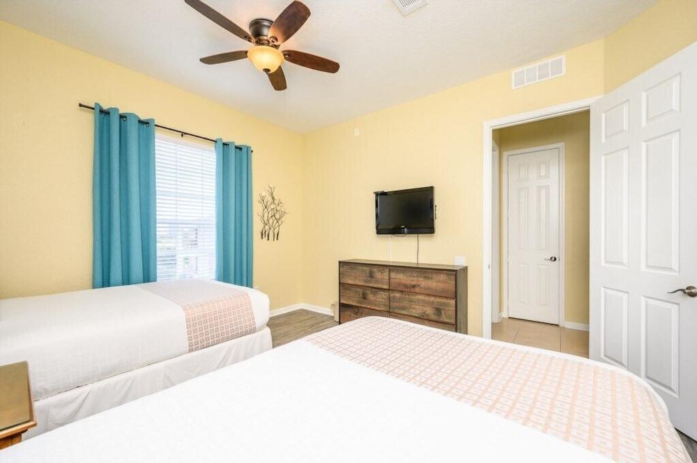 Beautiful Lakeview Vacation Condo, Vista Cay 1016