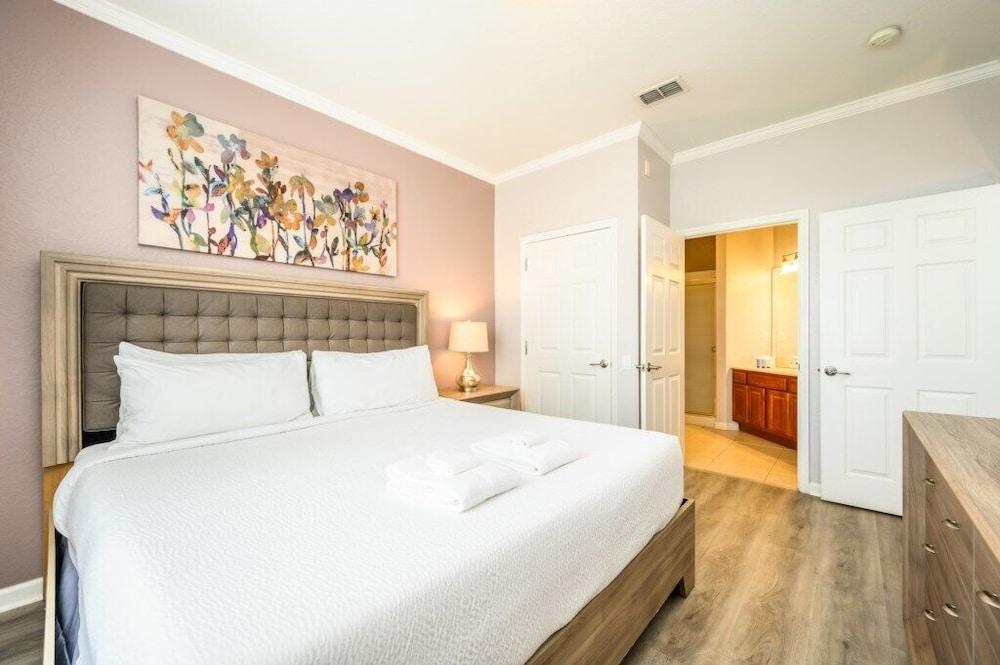 Epic Universe New Deluxe Condo, Vista Cay - 3022