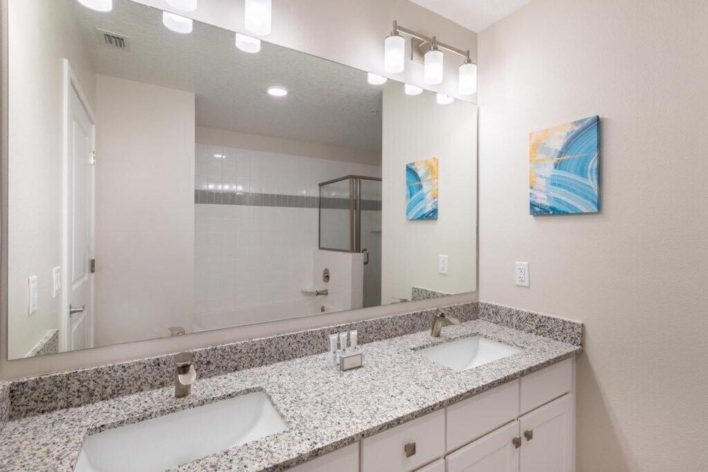 Brand New Modern Vista Cay Reserve Condo - 6001