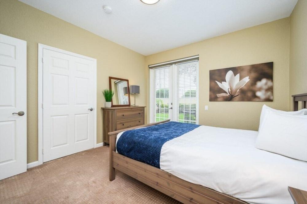 New Modern Townhome, Near The Parks - 4030