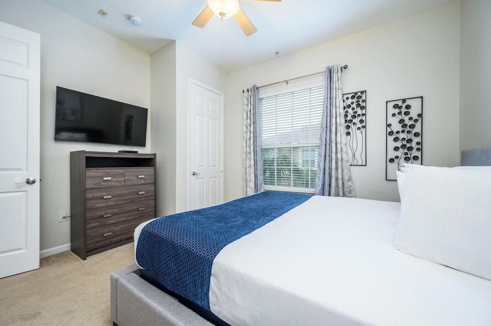 Penthouse Vacation Condo, Near the Parks - 2015