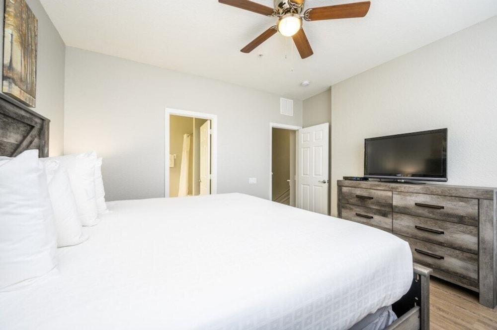 Epic Universe New Listing Beautiful Townhome, Vista Cay 4019