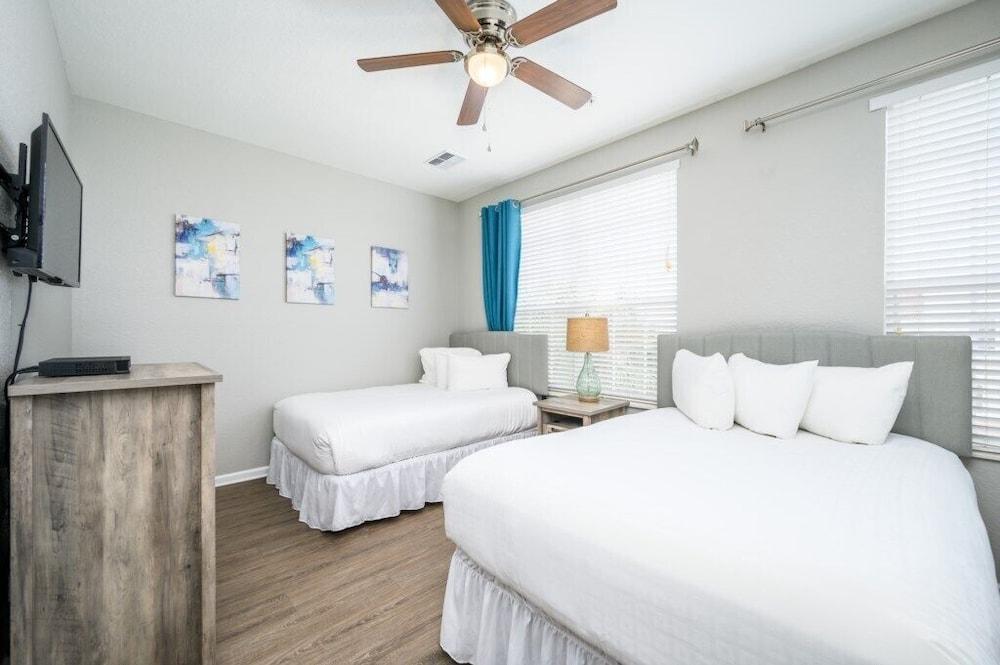 Epic Universe New Listing Beautiful Townhome, Vista Cay 4019