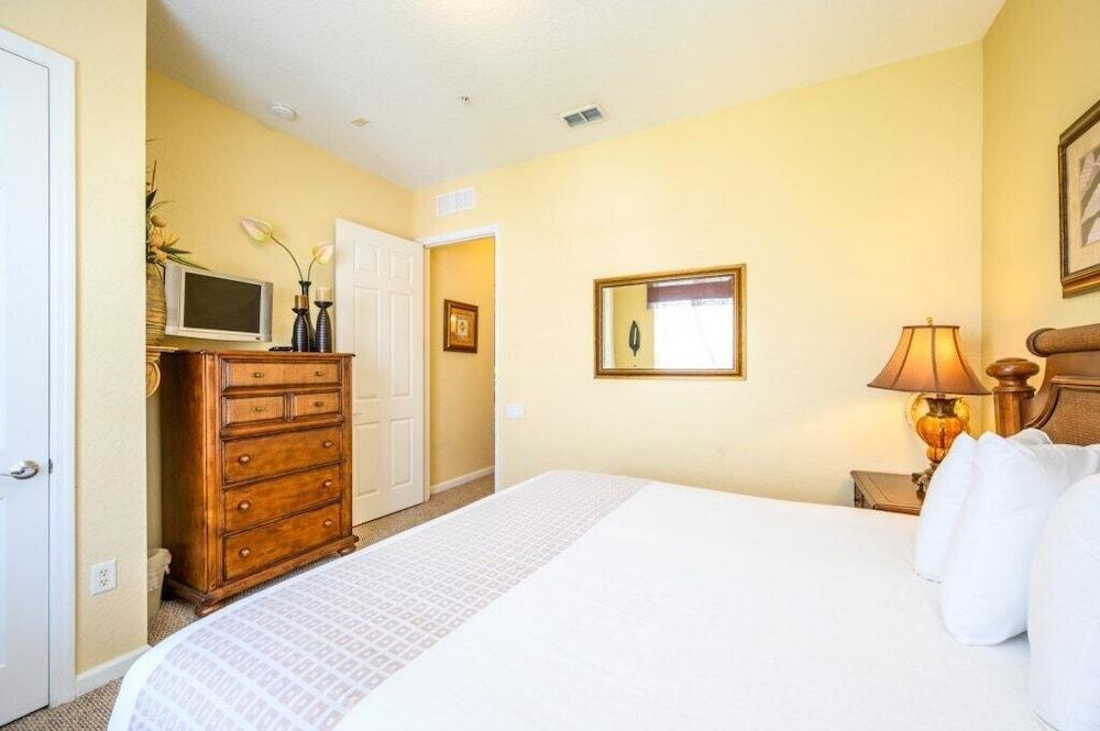 Tropical Lakeview Condo w. Vegas Game Room - 1014