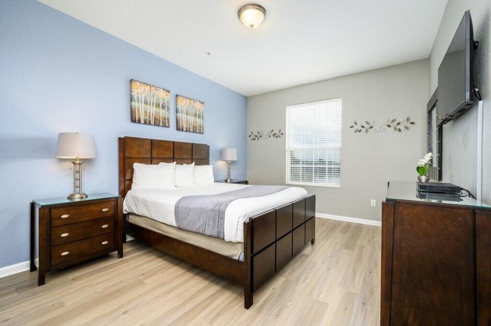 Epic Universe Beautiful Lakeview Condo, Vista Cay Orlando - 3013