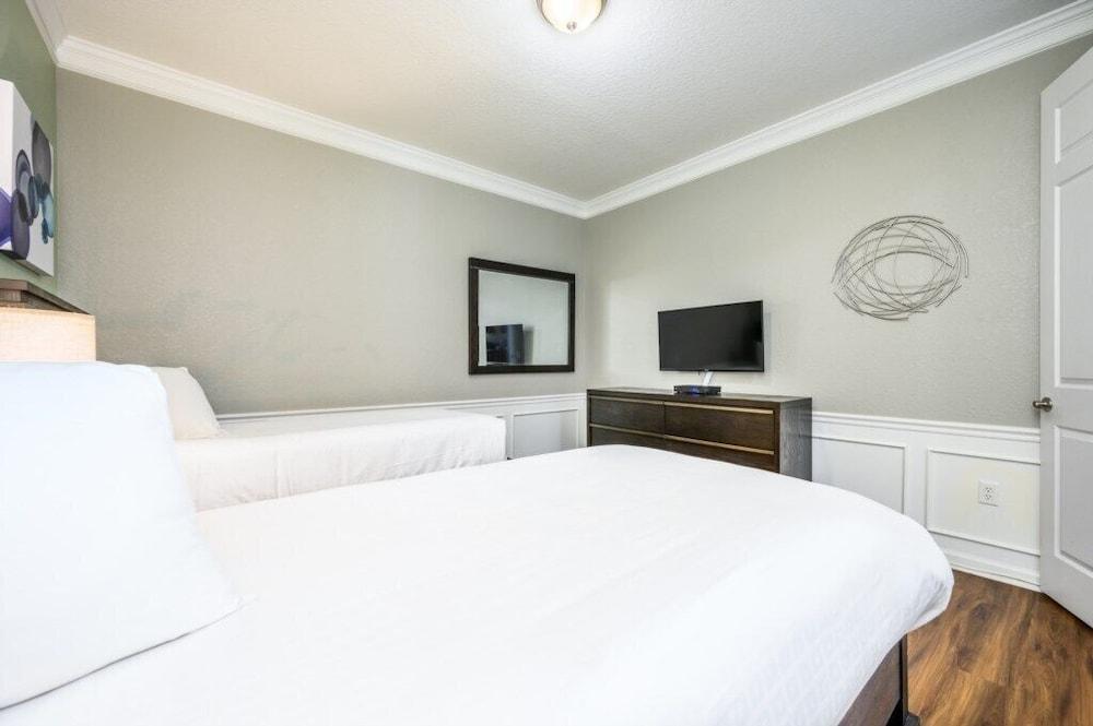 Epic Universe Family Fun Vista Cay Lakeview Condo - 1021