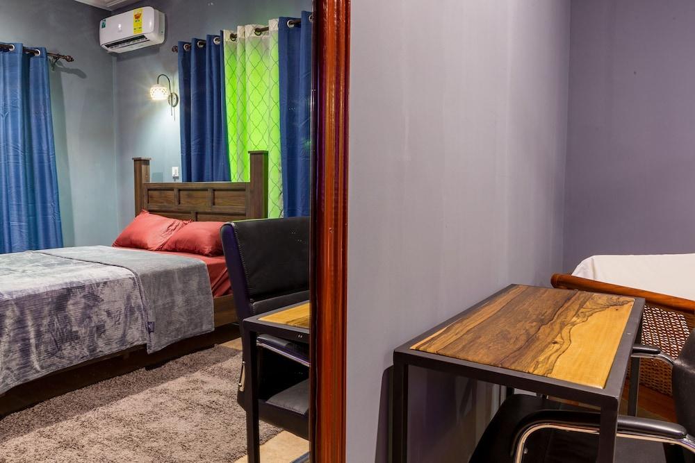 BlueGreen Guest House