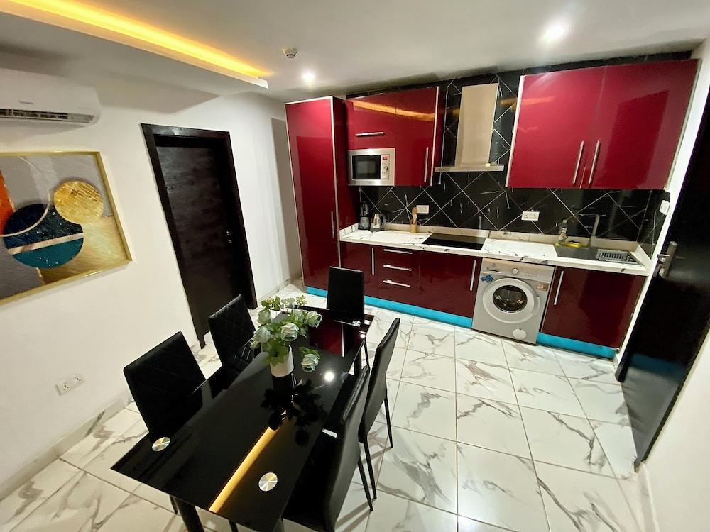 Luxurious 1 Bedroom Apartment with  Pool